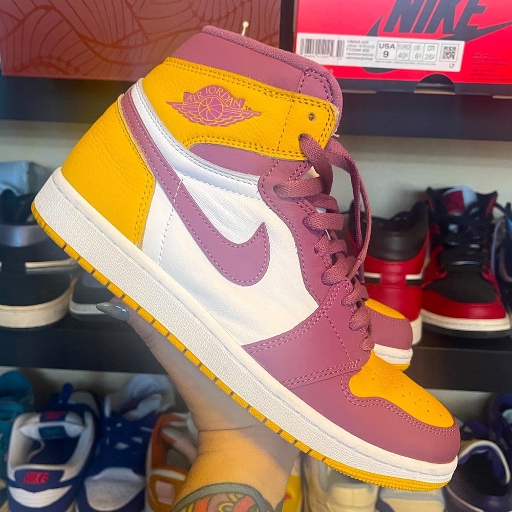 Air Jordan Retro High OG in University Gold/Light Bordeaux